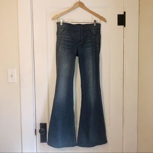 💓HOST PICK💓Free People Bell Bottom Pull on Jeans